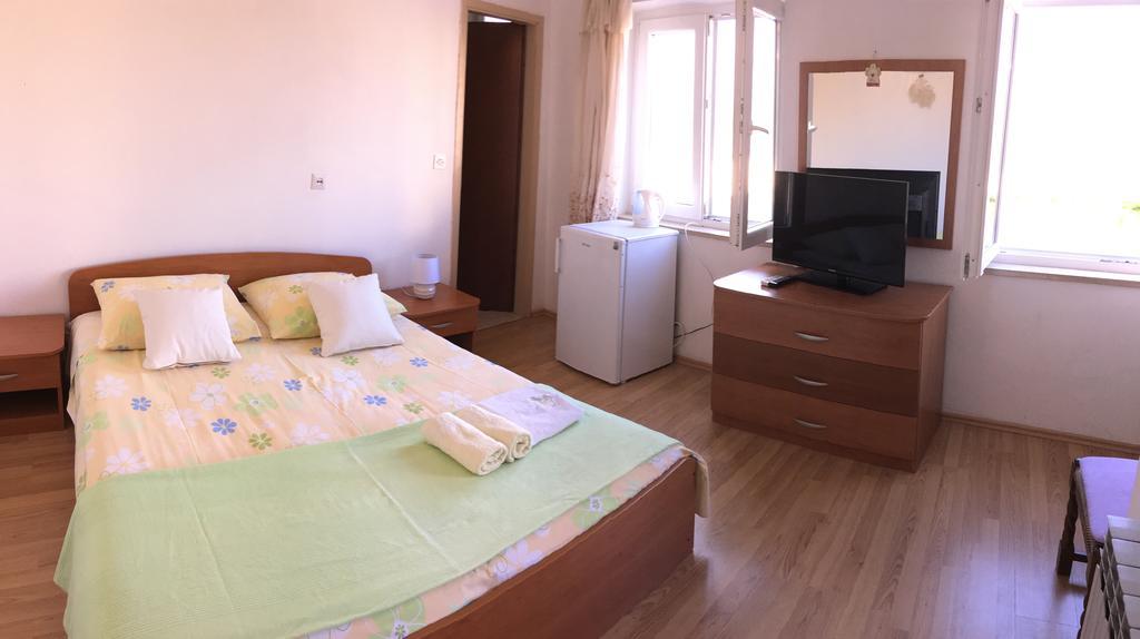 Guesthouse Cipre Lumbarda Eksteriør bilde