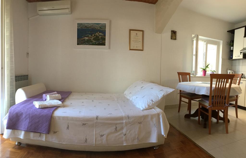 Guesthouse Cipre Lumbarda Eksteriør bilde